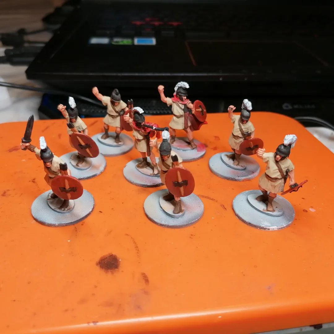 Startet to paint some #thureophoroi mercanaries for #sagathegame still some sessions to do but happy with the start.

#miniaturepainting #minipainter #historicalwargaming #skirmish #tabletop #paintingtabletop #boardgames#paintboardgames #acrylicpainting #sagaageofhannibal #sagaageofvikings #warlordgames #paintingminis #wargaming #d6 #ancientminiatures #historicalminiatures #nowarhammer